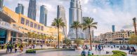 crowd_of_tourists_walking_at_the_square_near_the_entrance_to_dubai_mall